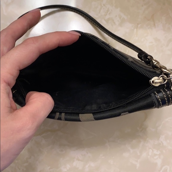 Coach wristlet - Picture 8 of 8